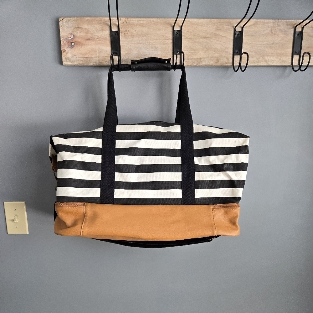 DSW Weekender Bag w/ Shoe Compartment